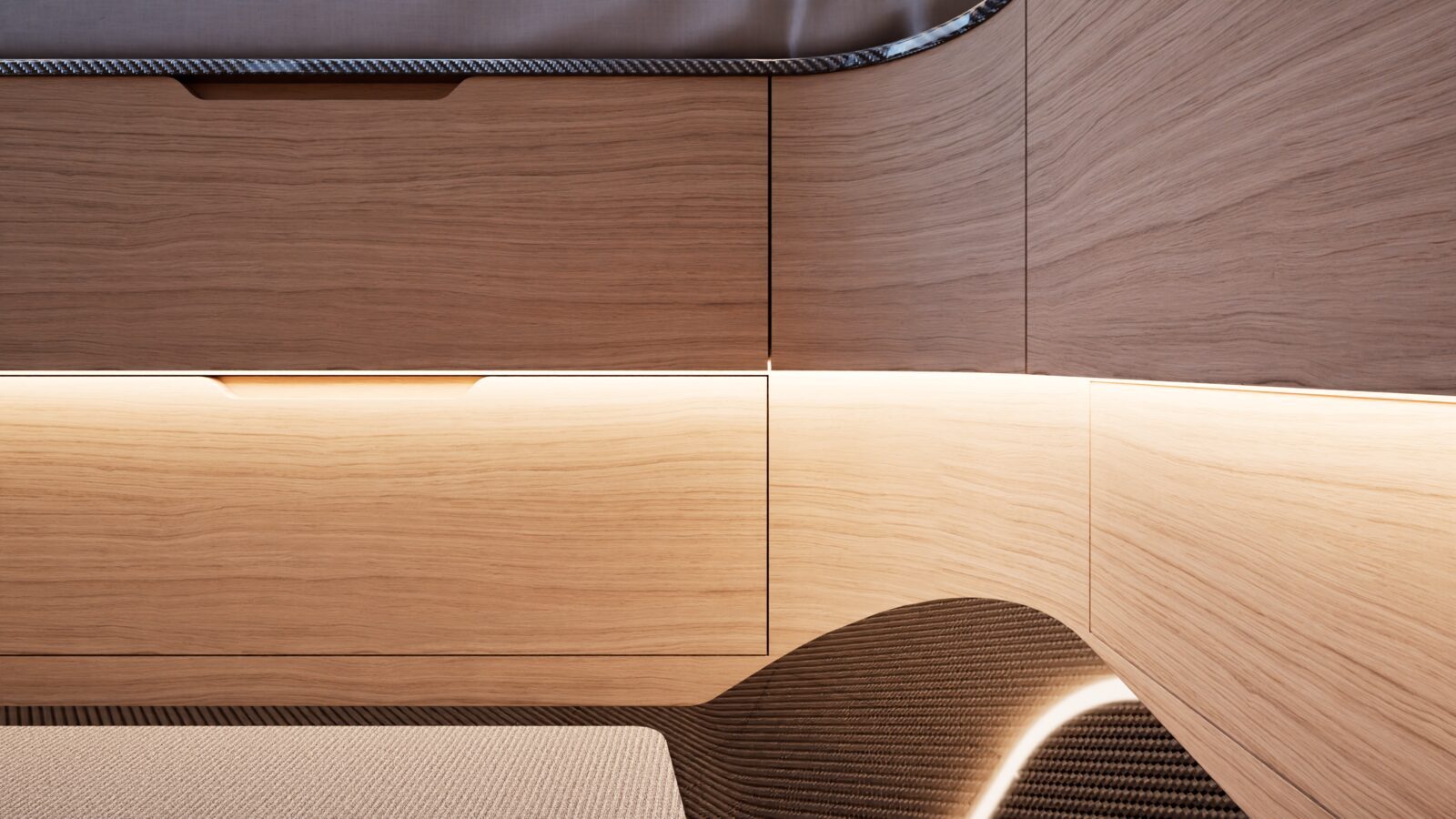 Walkaround 995 — figure 04