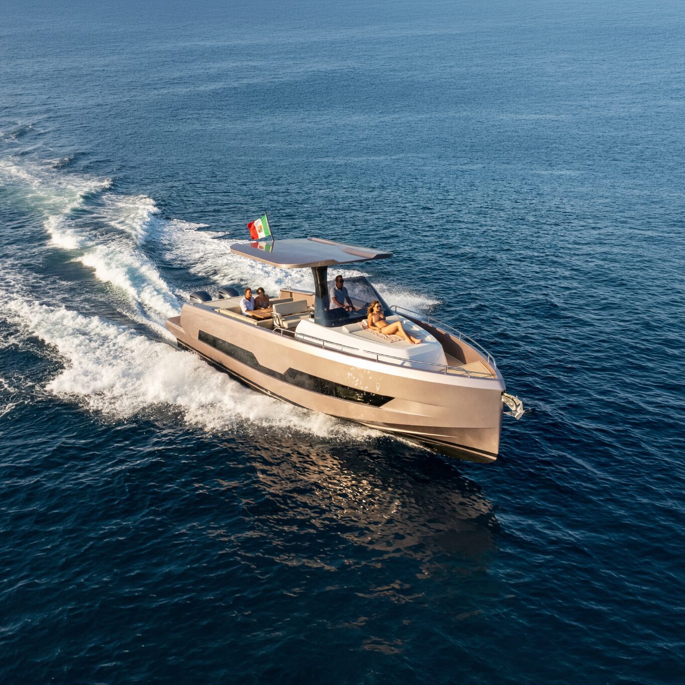 Walkaround 998 — figure 12